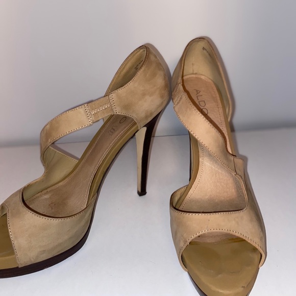 Tan suede also heels - Picture 4 of 5